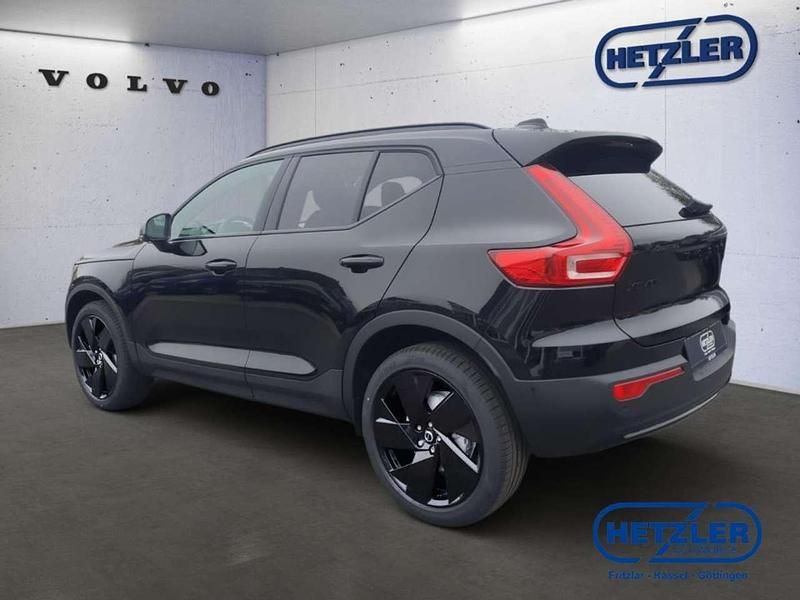 Neu Volvo XC40 Plus 163 PS (119 kW) 2026 Onyx black / metallic SUV