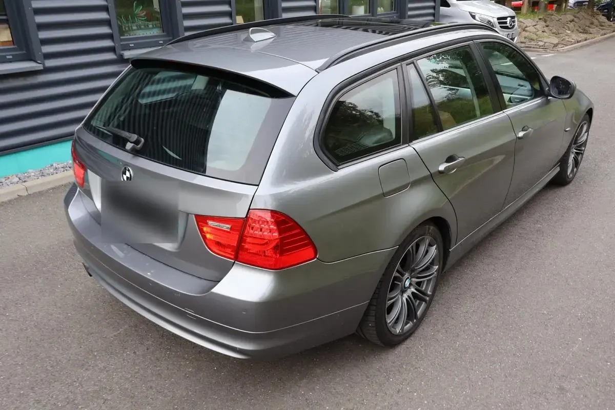 Gebraucht BMW 320 170 PS (125 kW) 2011 Grau Kombi
