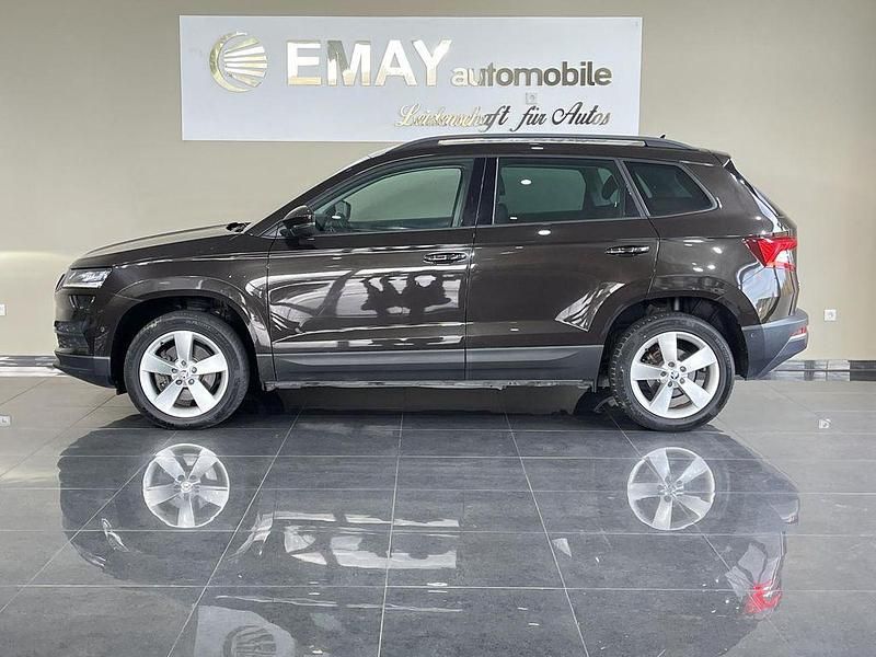 Braun Gebraucht 2018 Skoda Karoq Style SUV | 21.498 € (Etwas zu teuer) - Bild 1/4