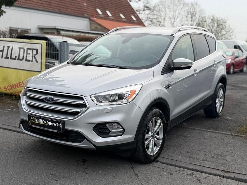 Gebraucht Ford Kuga 150 PS (110 kW) 2017 Silber SUV