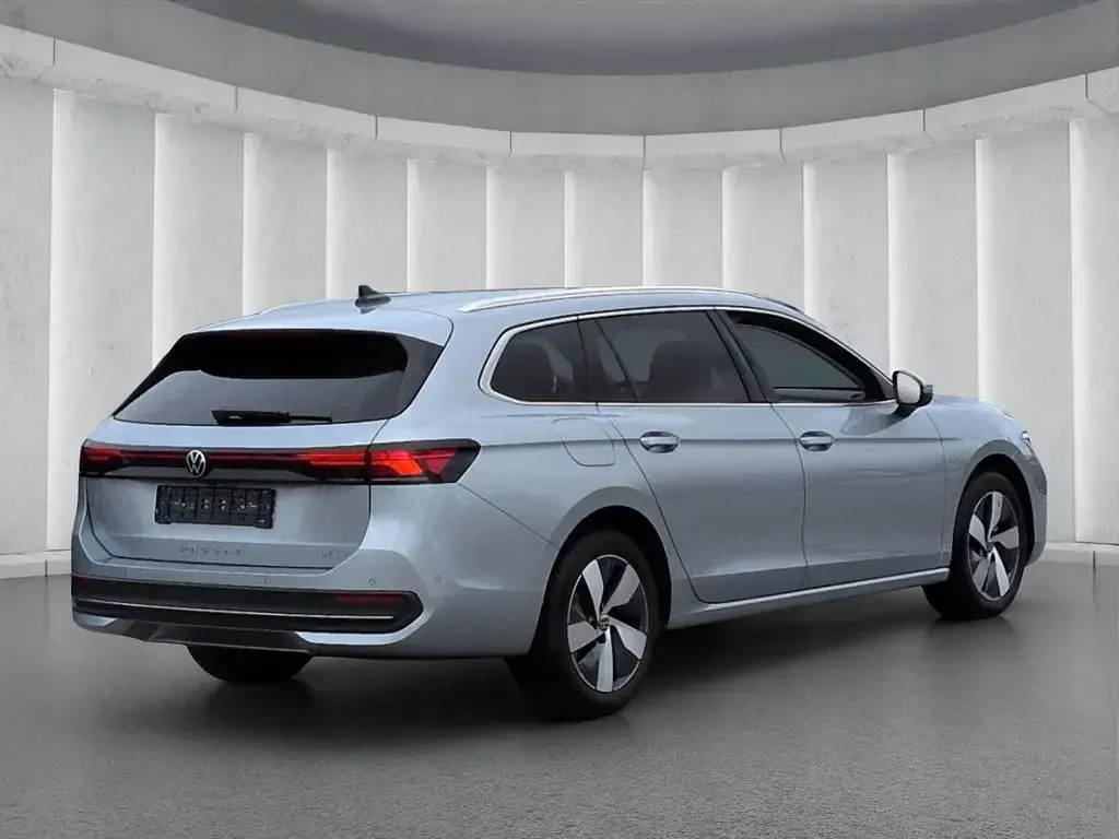 Gebraucht VW Passat Business 150 PS (110 kW) 2025 Silber Kombi