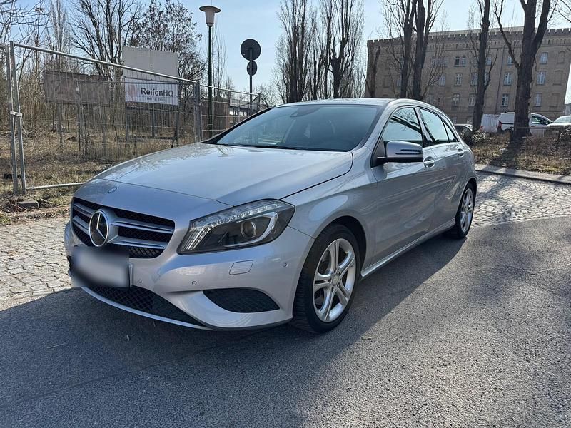 Gebraucht Mercedes A250 211 PS (155 kW) 2015 Silber Kleinwagen