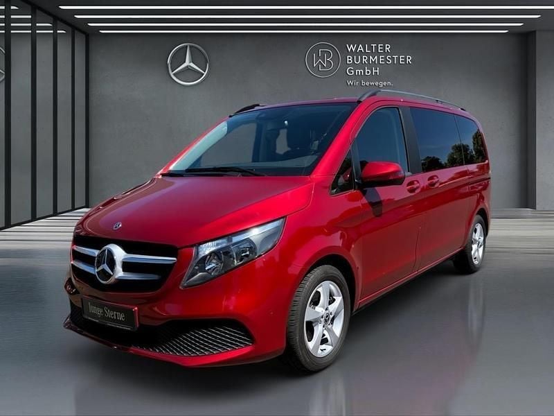 Hyazinthrot metallic Gebraucht 2023 Mercedes V220 Edition Van / Kleinbus | 52.650 € (Fairer Preis) - Bild 1/4