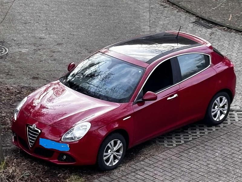 Gebraucht Alfa Romeo Giulietta Turismo 170 PS (125 kW) 2012 Rot Kleinwagen