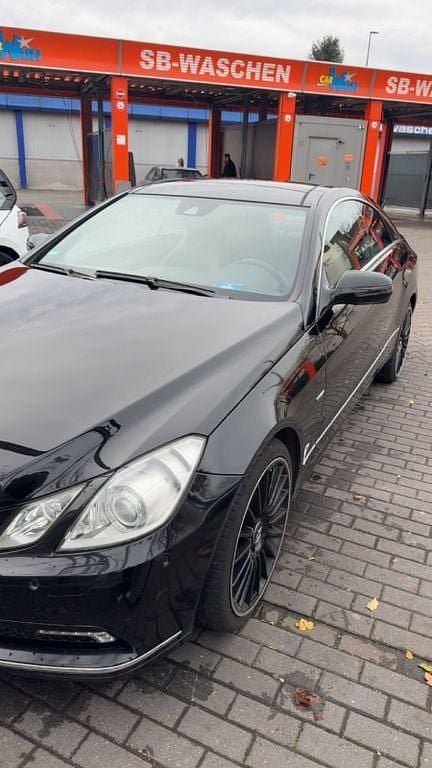 Gebraucht Mercedes E350 292 PS (214 kW) 2009 Schwarz Coupé