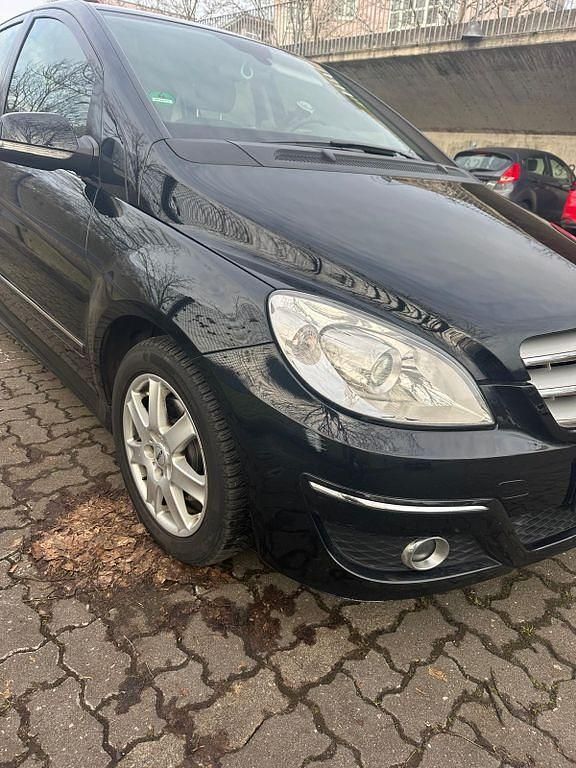 Gebraucht Mercedes B200 136 PS (100 kW) 2008 Schwarz Van / Kleinbus