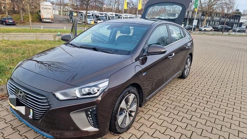 Braun Gebraucht 2017 Hyundai Ioniq Premium Kleinwagen | 12.700 € (Fairer Preis) - Bild 1/4