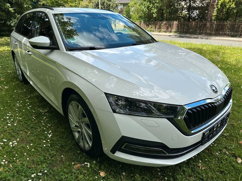 Weiß Gebraucht 2020 Skoda Octavia First Edition Kombi | 18.999 € (Superpreis) - Bild 1/4