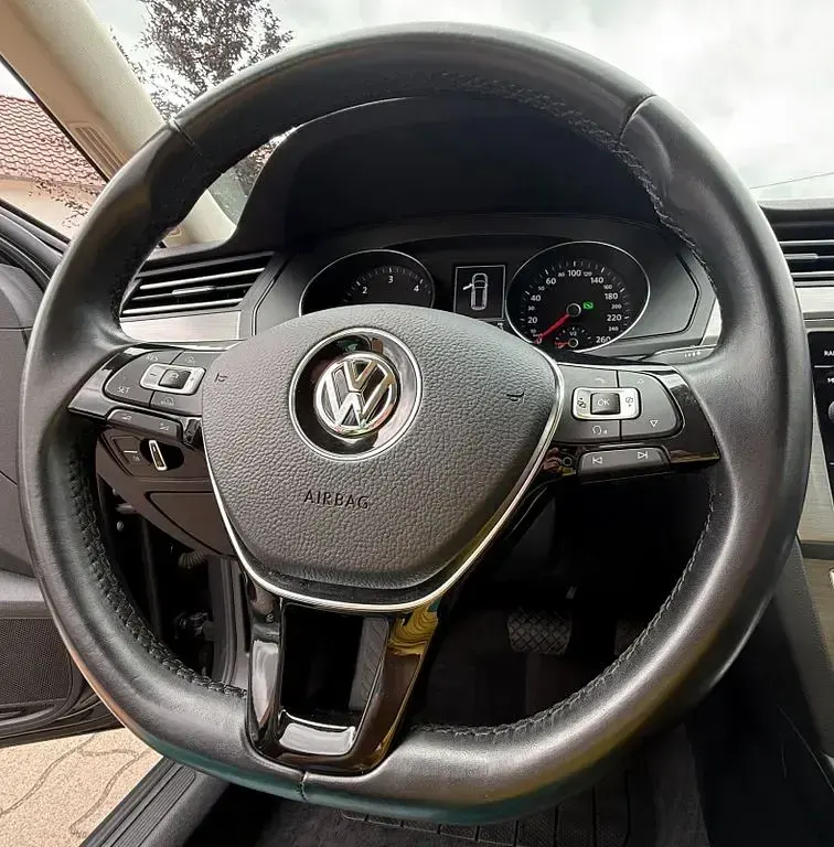 Gebraucht VW Passat Trendline 120 PS (88 kW) 2017 Grau Kombi