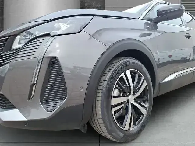 Gebraucht Peugeot 5008 GT 131 PS (96 kW) 2024 Lackierung platiniumgrau/meta SUV