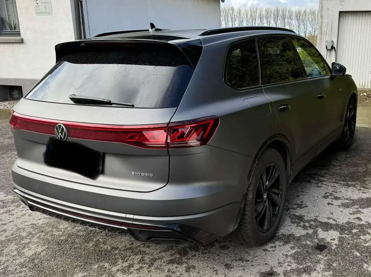 Gebraucht VW Touareg R 462 PS (339 kW) 2024 Grau SUV