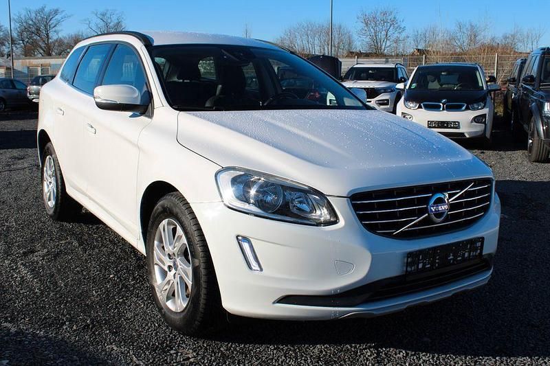 Weiß Gebraucht 2016 Volvo XC60 Momentum SUV | 19.399 € (Fairer Preis) - Bild 1/4