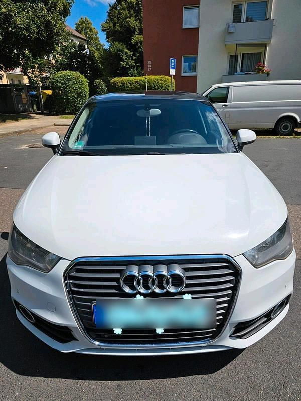 Weiß Gebraucht 2013 Audi A1 Sportback Kleinwagen | 4.900 € (Guter Preis) - Bild 1/4