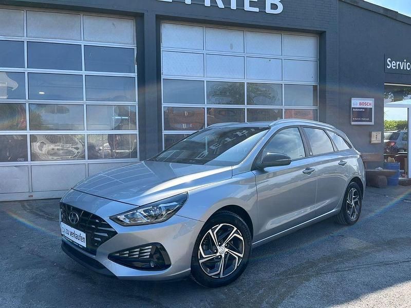 Silber Gebraucht 2022 Hyundai i30 Edition 30 Kombi | 14.900 € (Fairer Preis) - Bild 1/4