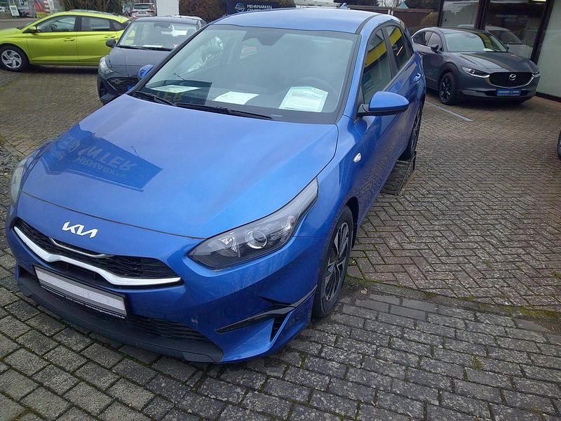 Neu Kia Ceed 140 PS (102 kW) 2025 Blau Kleinwagen