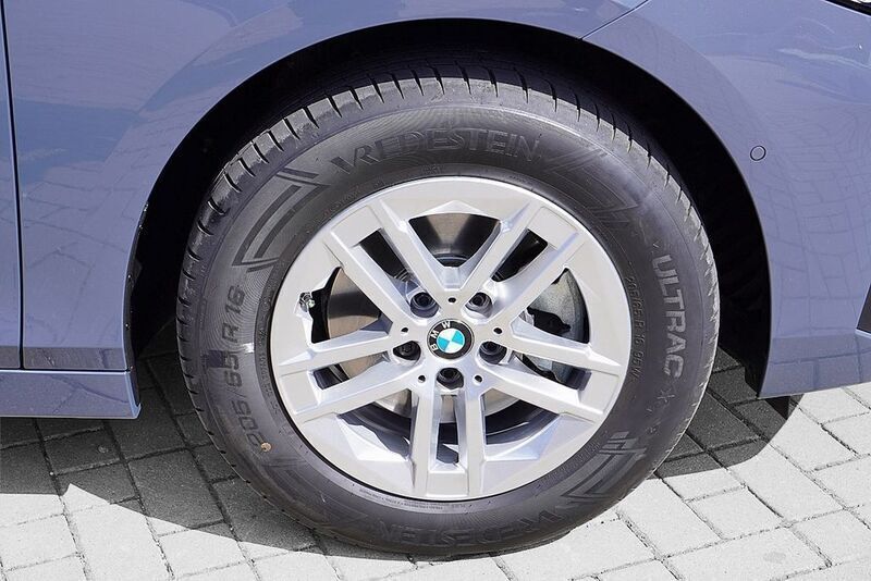 Gebraucht BMW 218 Active Tourer 136 PS (100 kW) 2024 Sparkling kupfergrau Van / Kleinbus