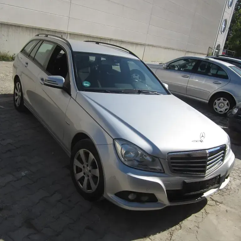 Gebraucht Mercedes C180 156 PS (114 kW) 2014 Silber Limousine