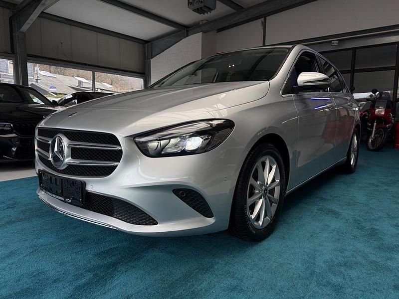 Gebraucht Mercedes B220 190 PS (139 kW) 2019 Silber Van / Kleinbus