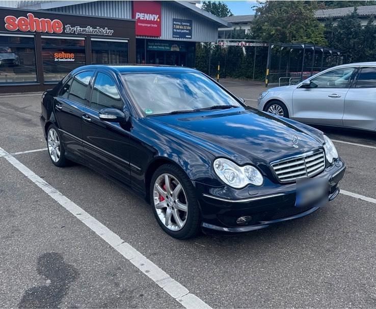 Schwarz Gebraucht 2005 Mercedes C320 AMG Limousine | 4.400 € (Fairer Preis) - Bild 1/4