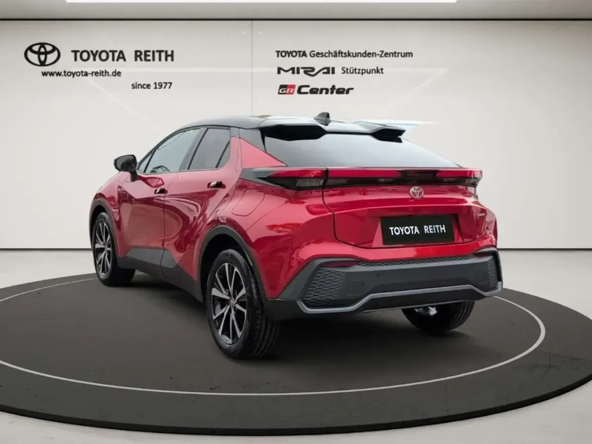 Gebraucht Toyota C-HR 140 PS (102 kW) 2025 Emotional red 2 (3u5)/ black ( SUV