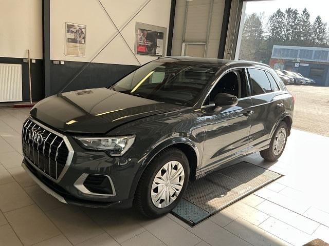 Gebraucht Audi Q3 Advanced 150 PS (110 kW) 2023 Nanograu metallic SUV