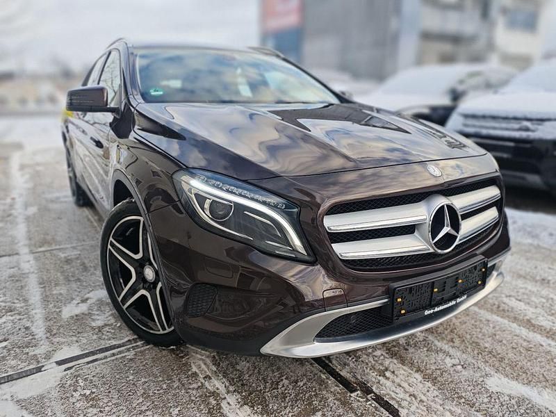 Braun Gebraucht 2014 Mercedes GLA200 SUV | 13.900 € (Superpreis) - Bild 1/4