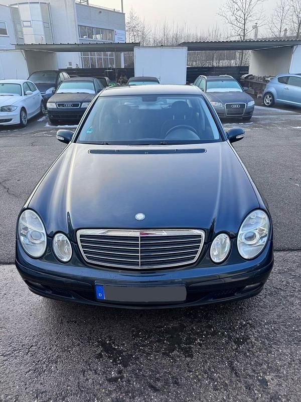 Gebraucht Mercedes E200 163 PS (119 kW) 2005 Blau Limousine