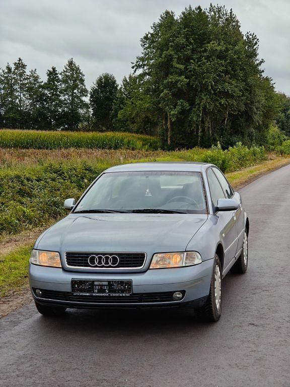 Grau Gebraucht 1999 Audi A4 Ambiente Limousine | 1.100 € (Superpreis) - Bild 1/4
