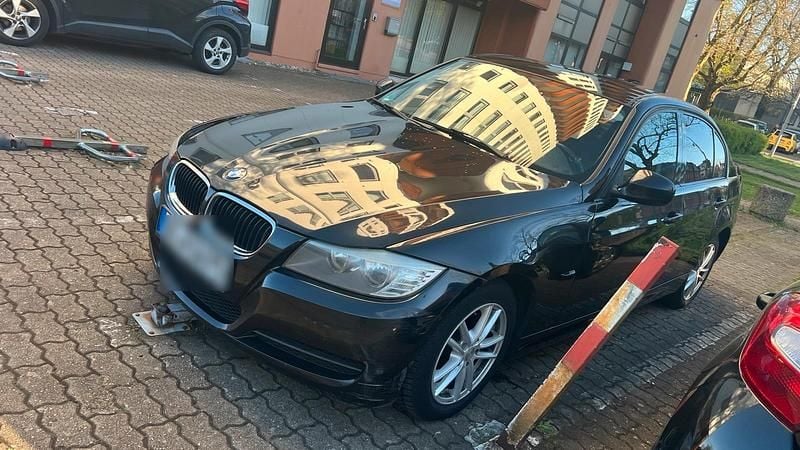 Gebraucht BMW 316 120 PS (88 kW) 2011 Schwarz Limousine