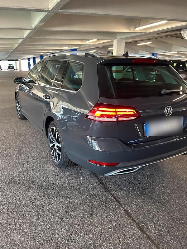 Grau Gebraucht 2017 VW Golf VII Highline Kombi | 14.200 € (Etwas zu teuer) - Bild 1/4