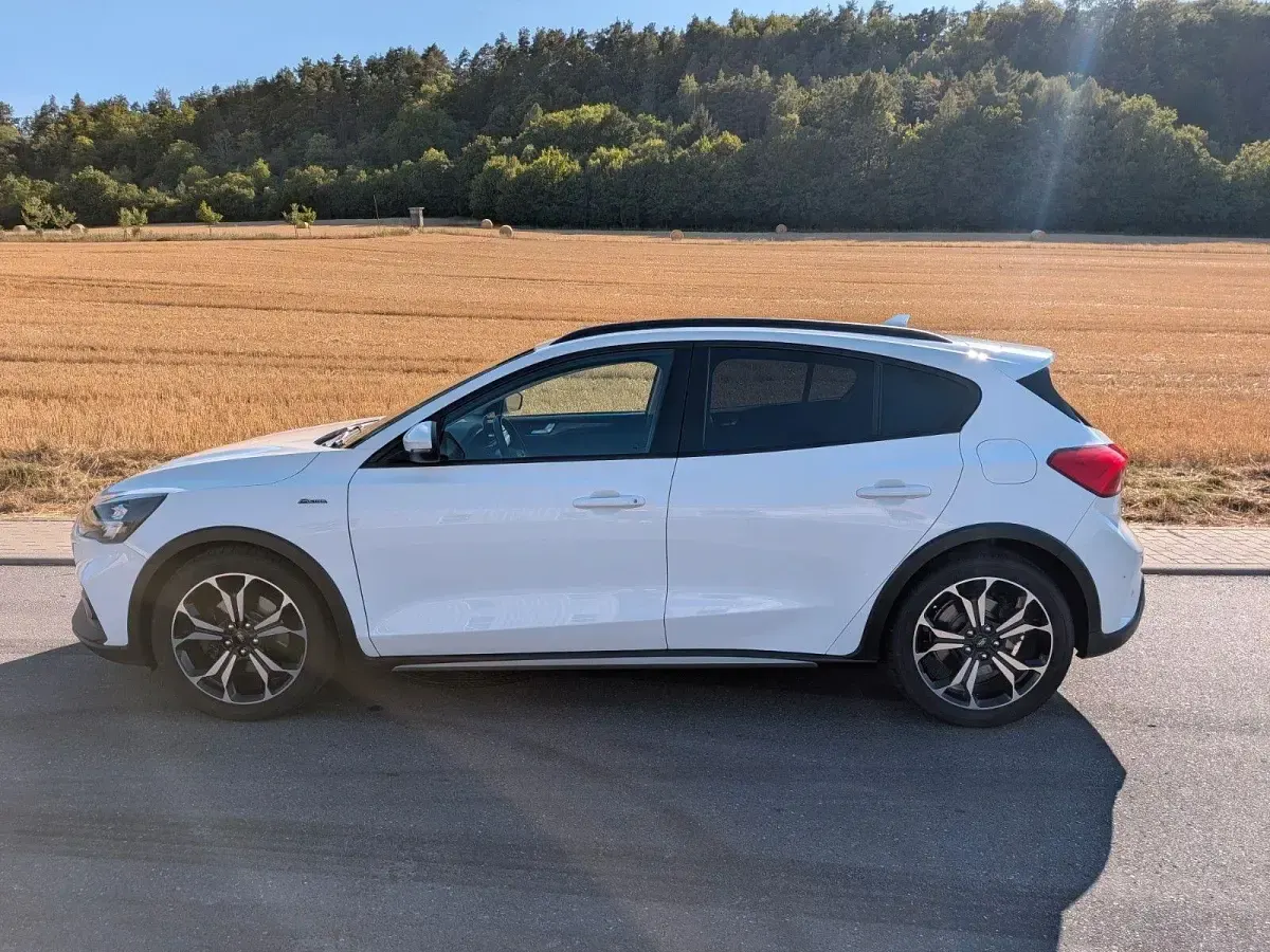 Gebraucht Ford Focus Active 125 PS (91 kW) 2019 Weiß Limousine
