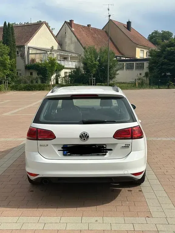 Gebraucht VW Golf VII Trendline 110 PS (80 kW) 2016 Weiß Kombi