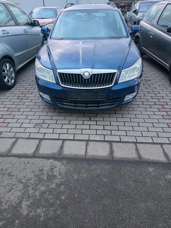 Blau Gebraucht 2010 Skoda Octavia Kombi | 2.950 € (Fairer Preis) - Bild 1/4