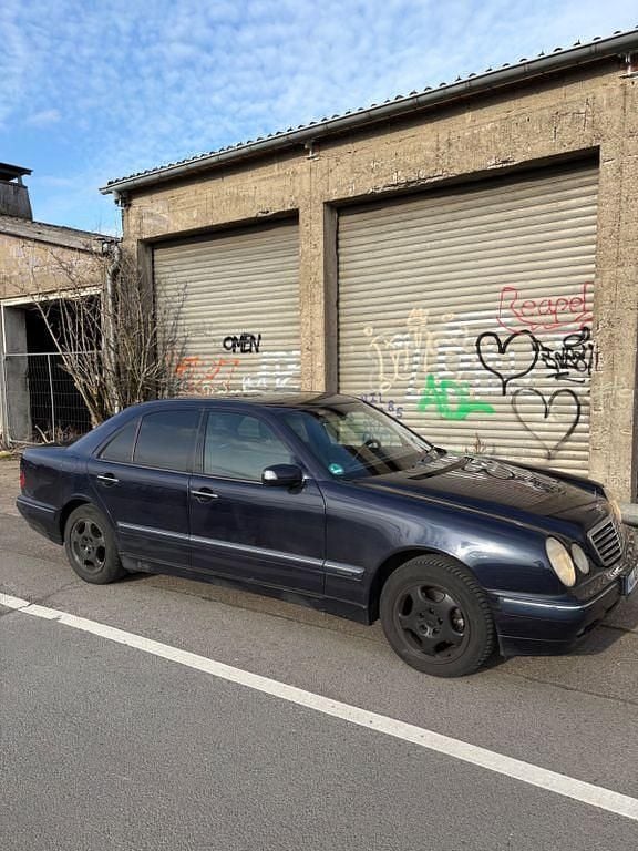 Gebraucht Mercedes E220 Elegance 143 PS (105 kW) 2001 Blau Limousine