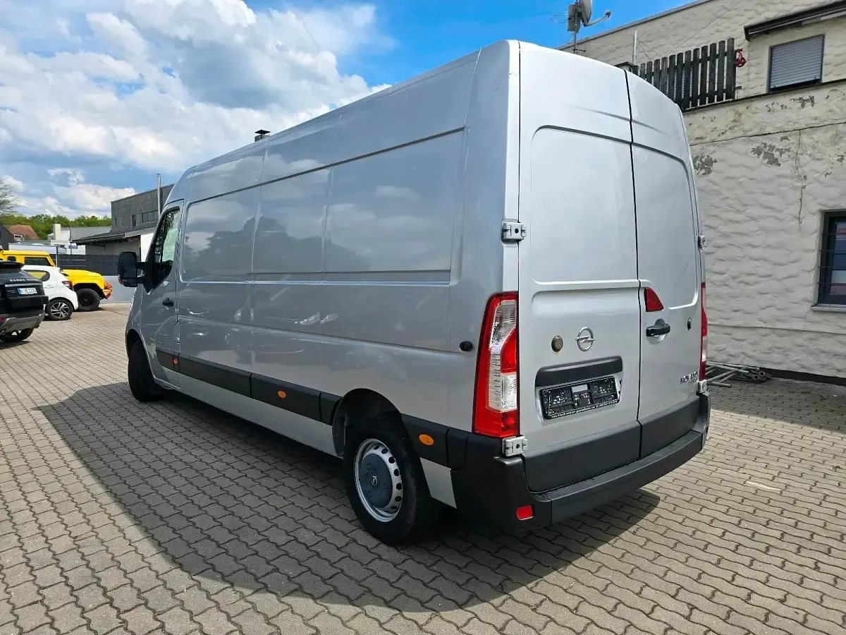 Używany Opel Movano 145 KM (106 kW) 2016 Srebrny Minivan