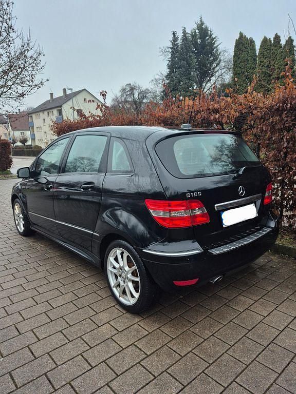 Gebraucht Mercedes B180 116 PS (85 kW) 2011 Schwarz Van / Kleinbus
