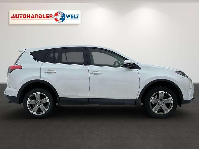 Gebraucht Toyota RAV4 Edition 143 PS (105 kW) 2016 Weiß SUV