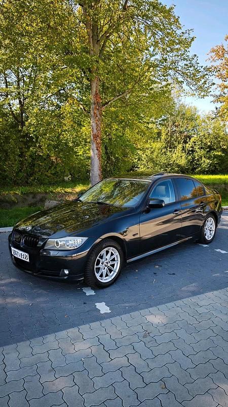 Schwarz Gebraucht 2010 BMW 320 Limousine | 7.699 € (Teuer) - Bild 1/4