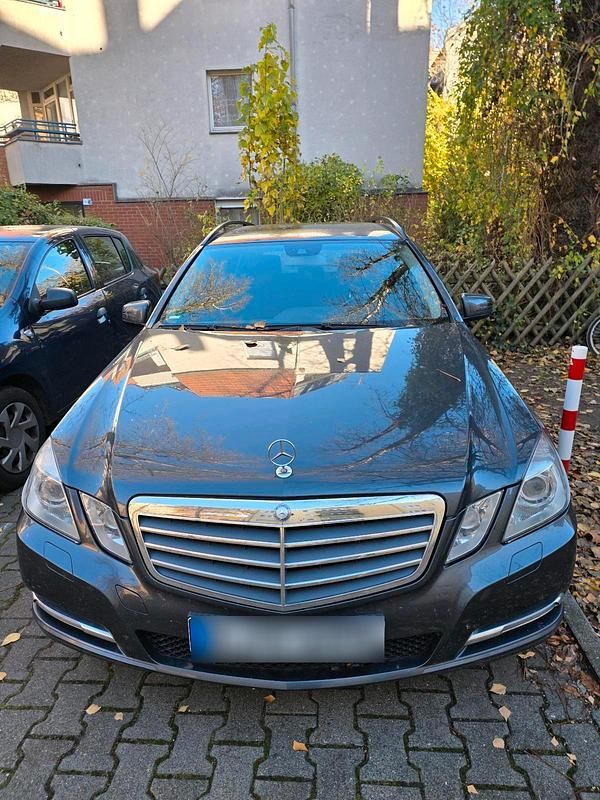 Gebraucht Mercedes E220 170 PS (125 kW) 2011 Grau Kombi