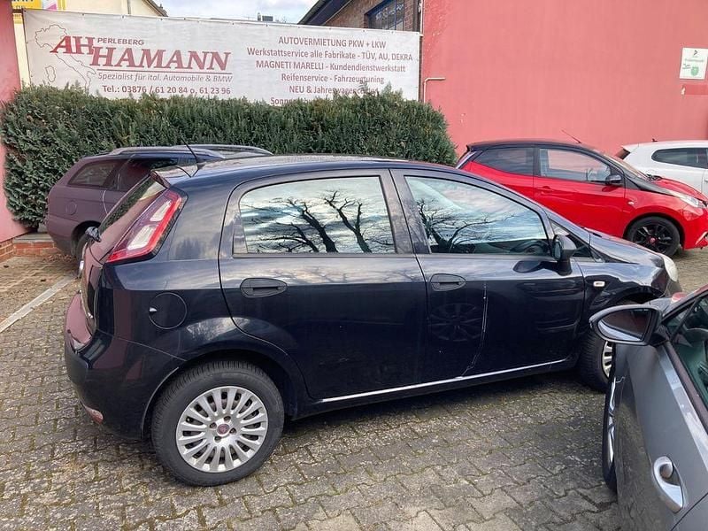Gebraucht Fiat Grande Punto Basis 77 PS (56 kW) 2010 Schwarz Kleinwagen