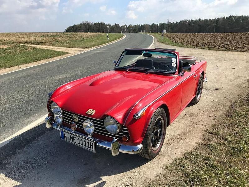 Rot Gebraucht 1968 Triumph TR 250 Cabrio | 45.000 € - Bild 1/4