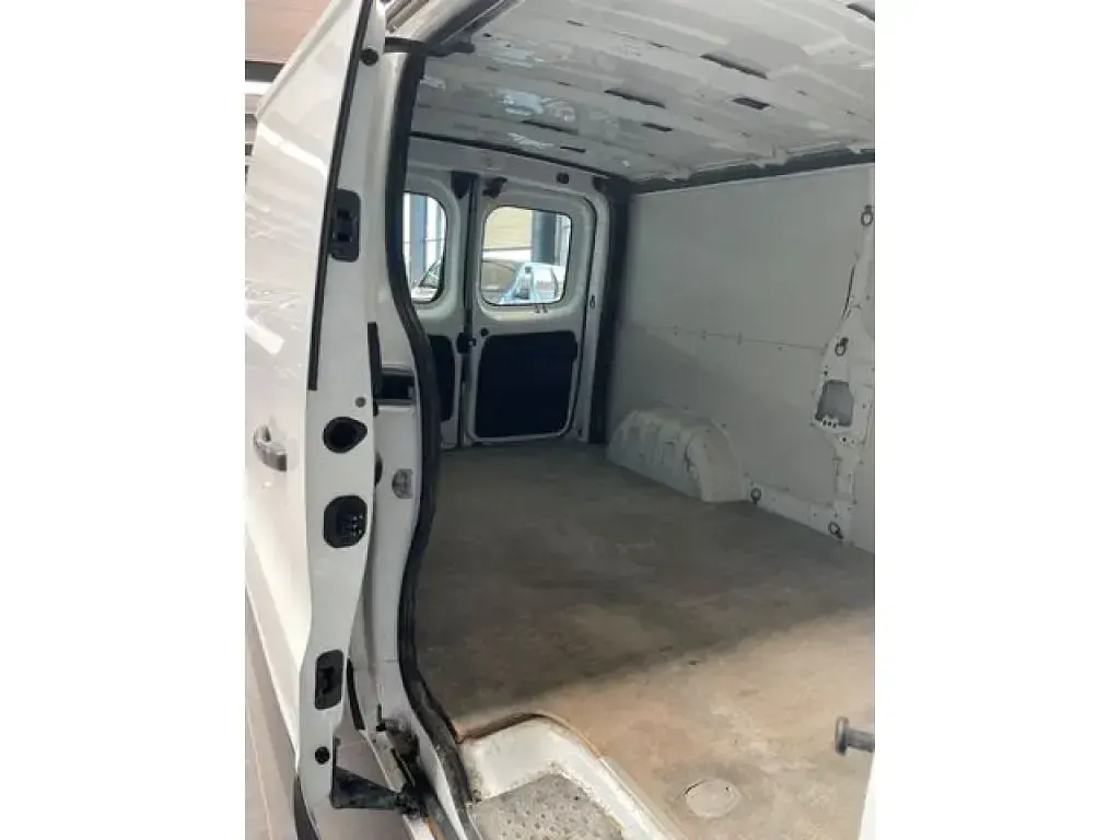 Gebraucht Opel Vivaro 120 PS (88 kW) 2017 Casablanca weiß Van / Kleinbus
