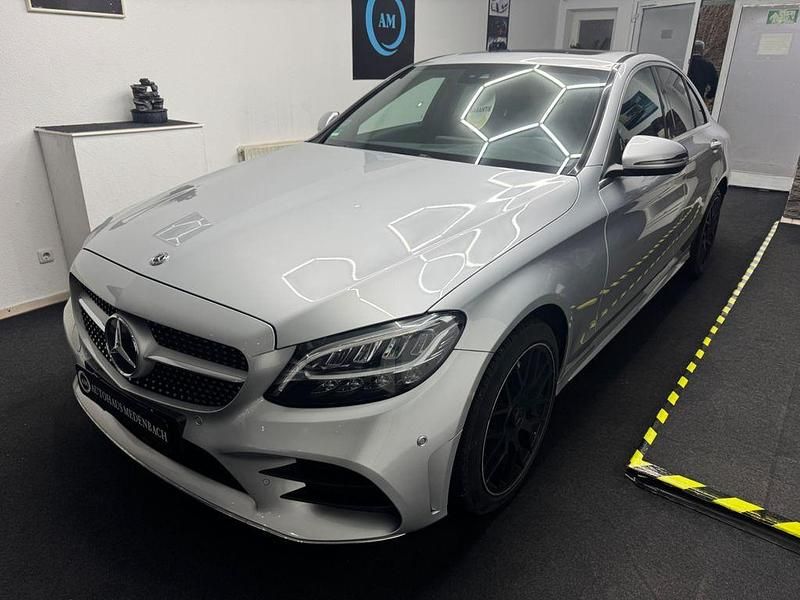 Silber Gebraucht 2018 Mercedes C220 AMG line Limousine | 22.490 € (Teuer) - Bild 1/4
