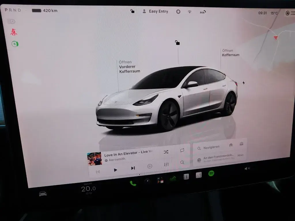 Używany Tesla Model 3 RWD 208 kW (283 KM) 2022 Biały Sedan/Limuzyna