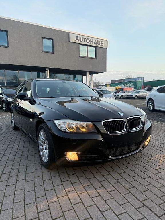 Schwarz Gebraucht 2009 BMW 320 Kombi | 4.200 € (Superpreis) - Bild 1/4