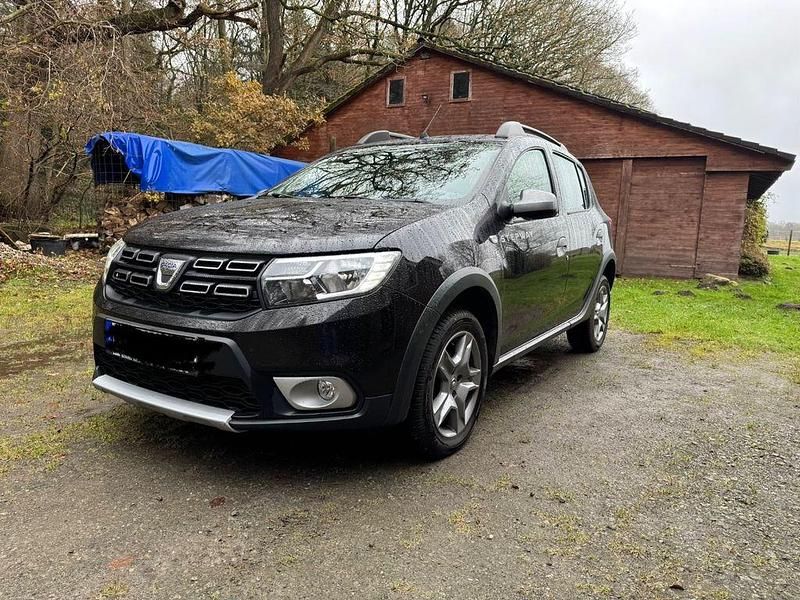 Gebraucht Dacia Sandero Prestige 90 PS (66 kW) 2017 Schwarz Limousine