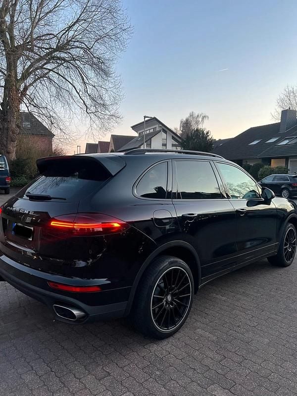 Second-hand Porsche Cayenne 270 CP (198 kW) 2016 Negru SUV
