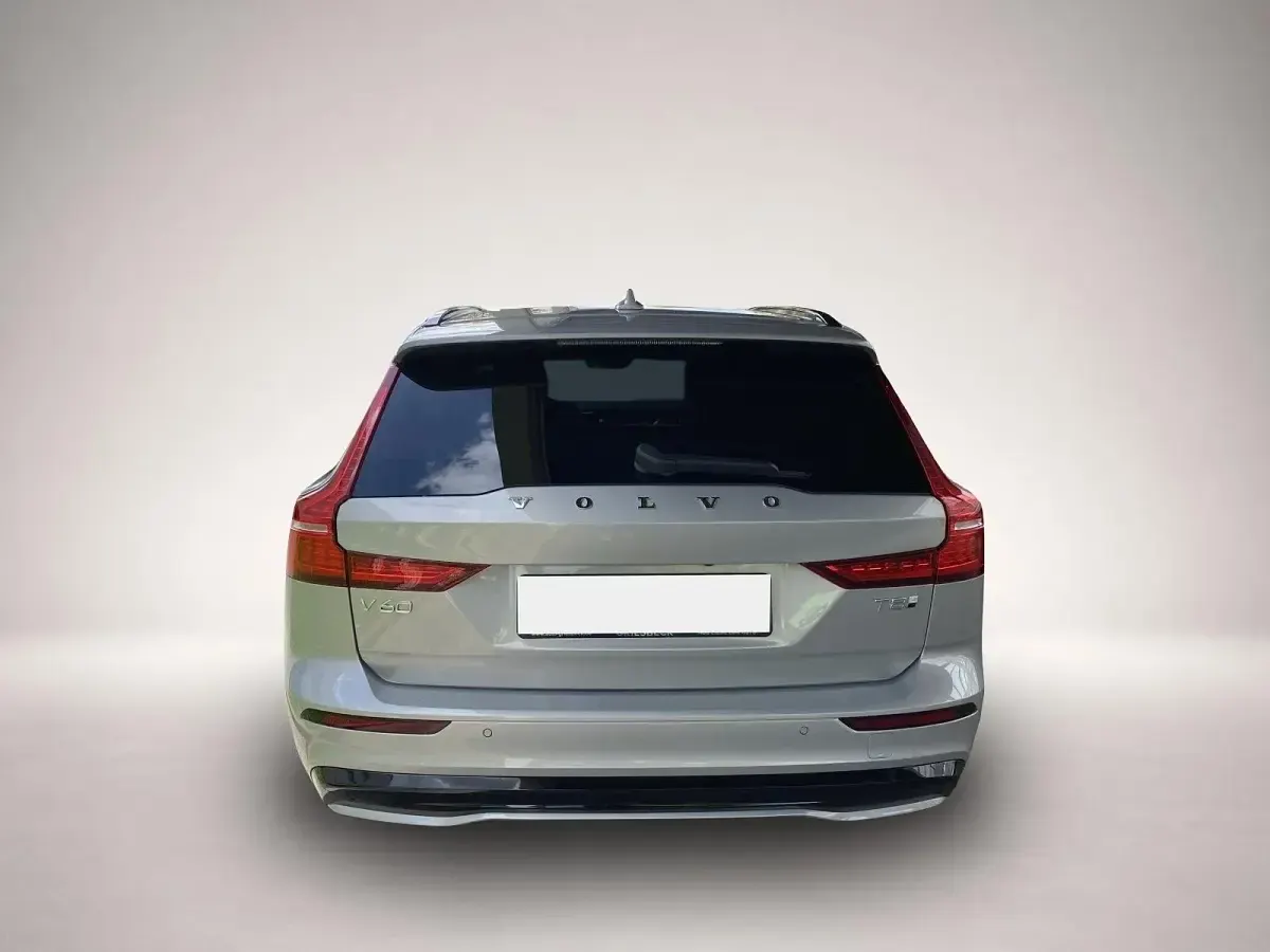 Gebraucht Volvo V60 Plus 455 PS (334 kW) 2024 Manufacturer Kombi