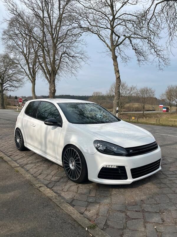 Weiß Gebraucht 2011 VW Golf VI R Limousine | 19.999 € - Bild 1/4