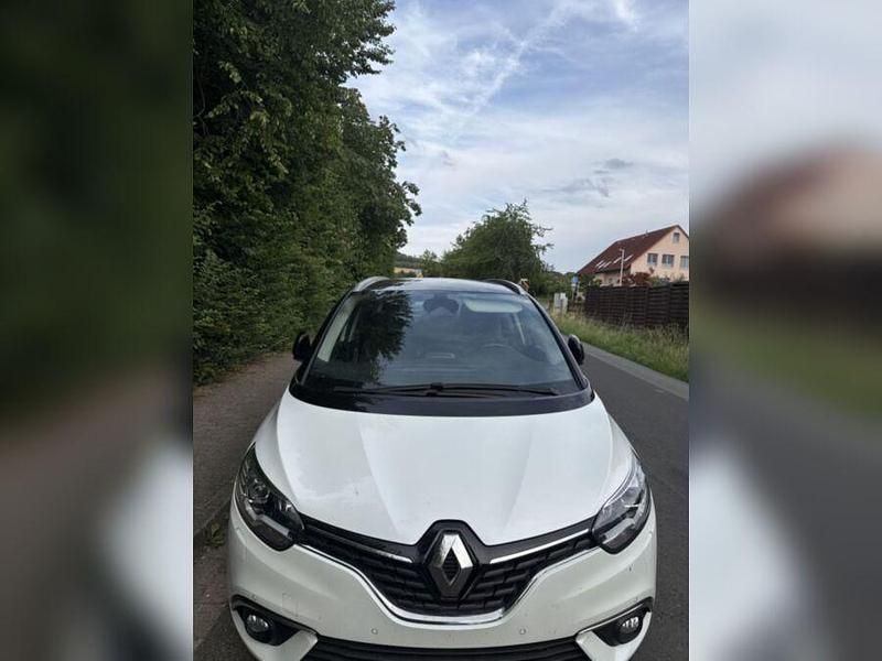 Weiß Gebraucht 2018 Renault Grand Scénic IV Intens Van / Kleinbus | 10.500 € (Superpreis) - Bild 1/4